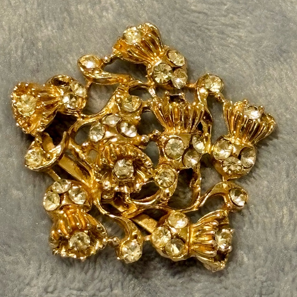 Vintage gold tone bouquet of flowers with rhinestones. No stamp
